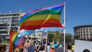 Regenbogenfahnen auf der Pride Parade in Serbien 2019, by Bojan Cvetanovic