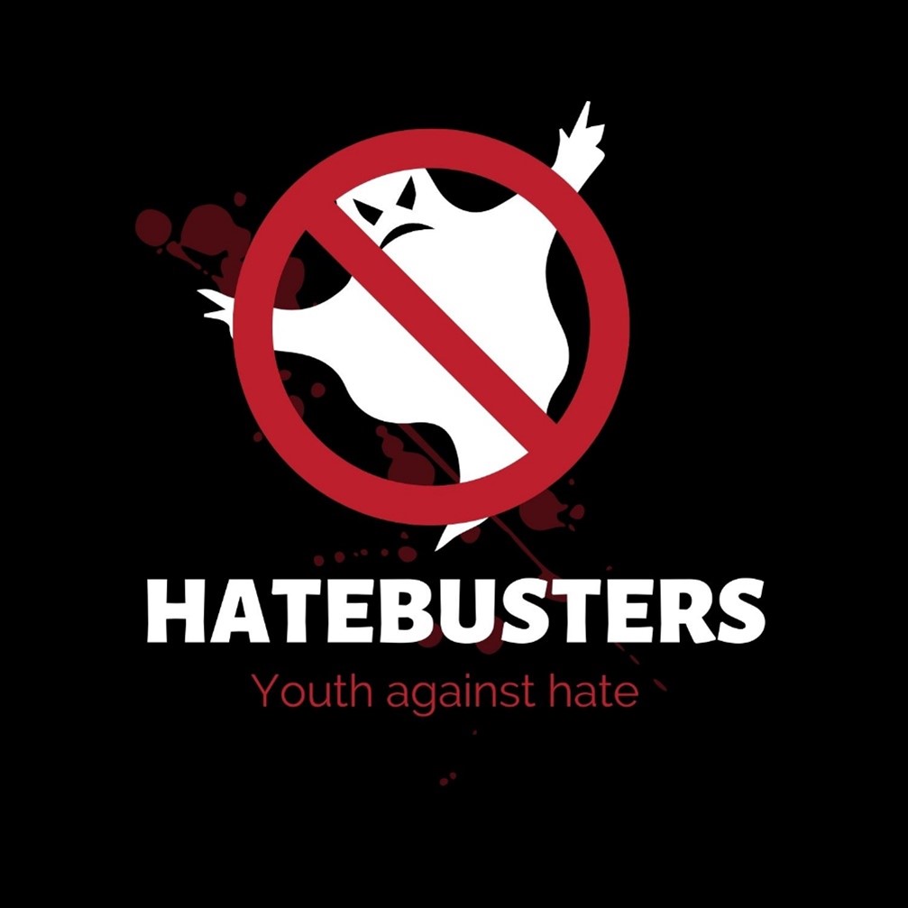 Eine Illustration von einem Geist mit einem Stop-Zeichen davor. Darunter steht Hatebusters youth against hate
