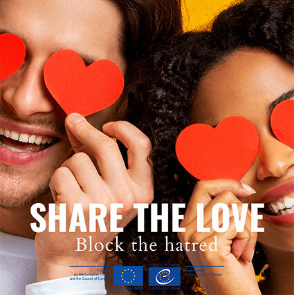 Bild von einem Mann und einer Frau, die sich ausgeschnittene Herzen vor die Augen halten. Darunter der Text "Share the Love block the hatred"